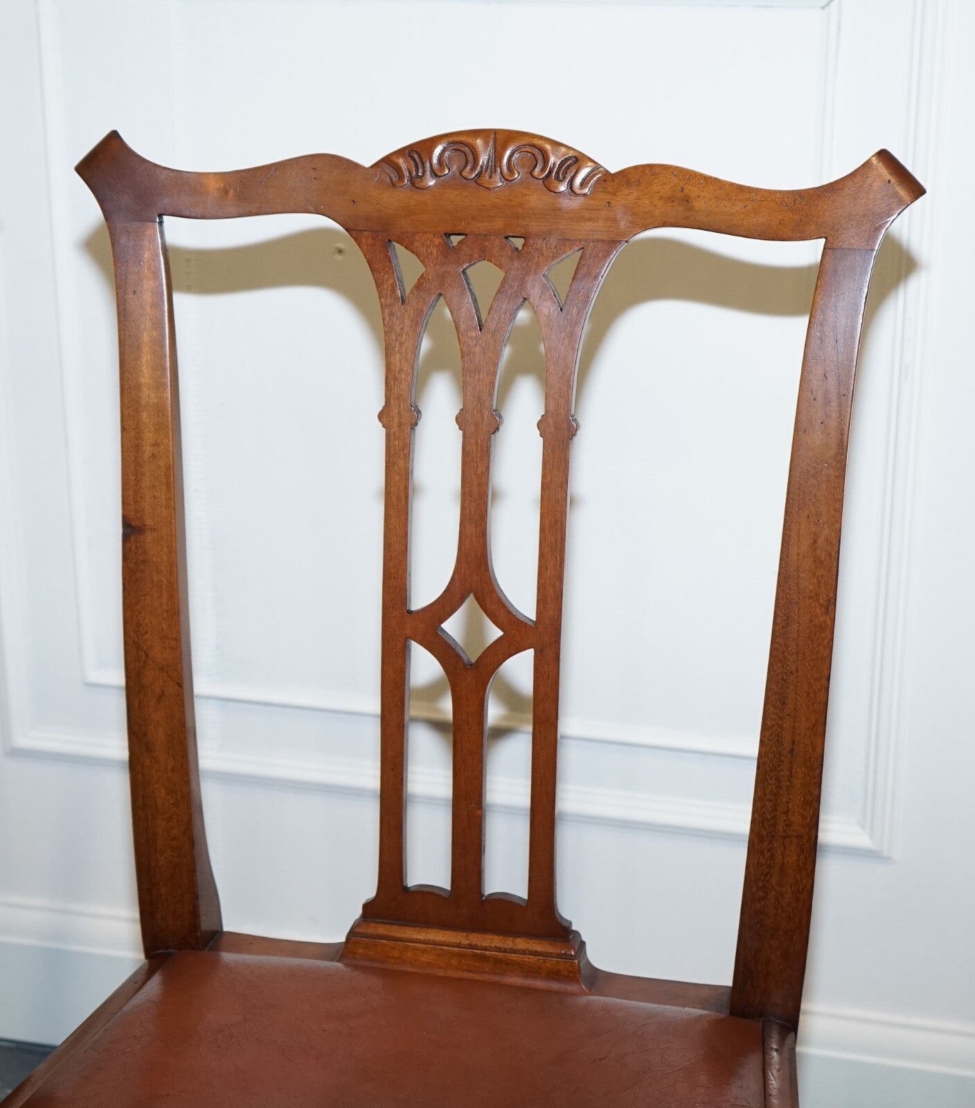 CHIPPENDALE STYLE 5 DINING CHAIRS WITH LEATHER SEATS PERFECT FOR ROUND TABLE