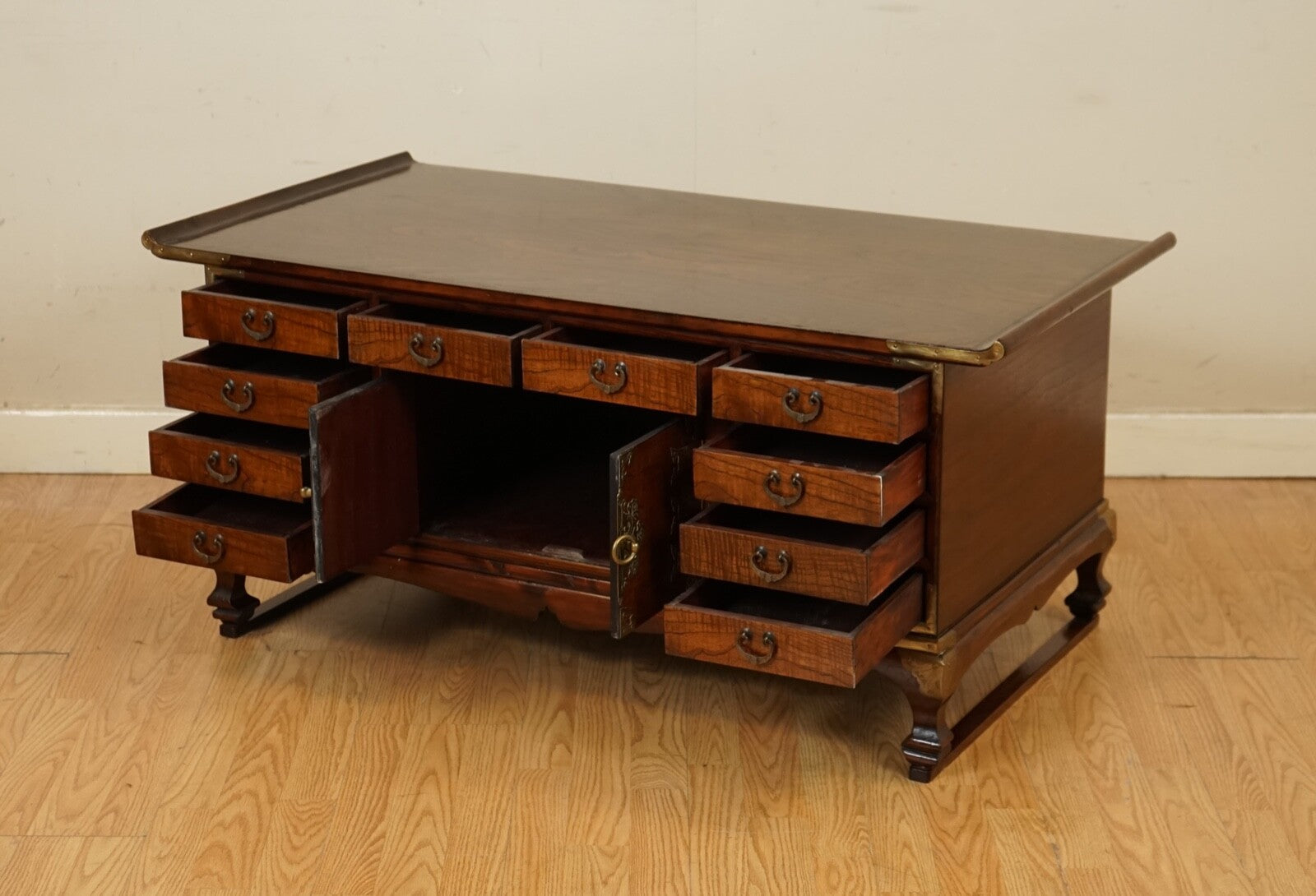 STUNNING LATE 19TH CENTRY KOREAN ELM COFFEE TABLE WITH LOTS OF DRAWERS