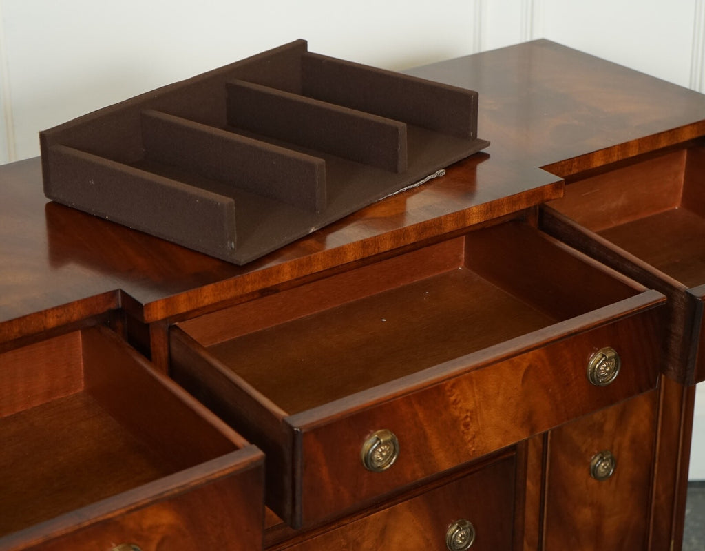 LOVELY BEVAN FUNNELL GEORGIAN STYLE FLAMED HARWOOD BUFFET SIDEBOARD J1