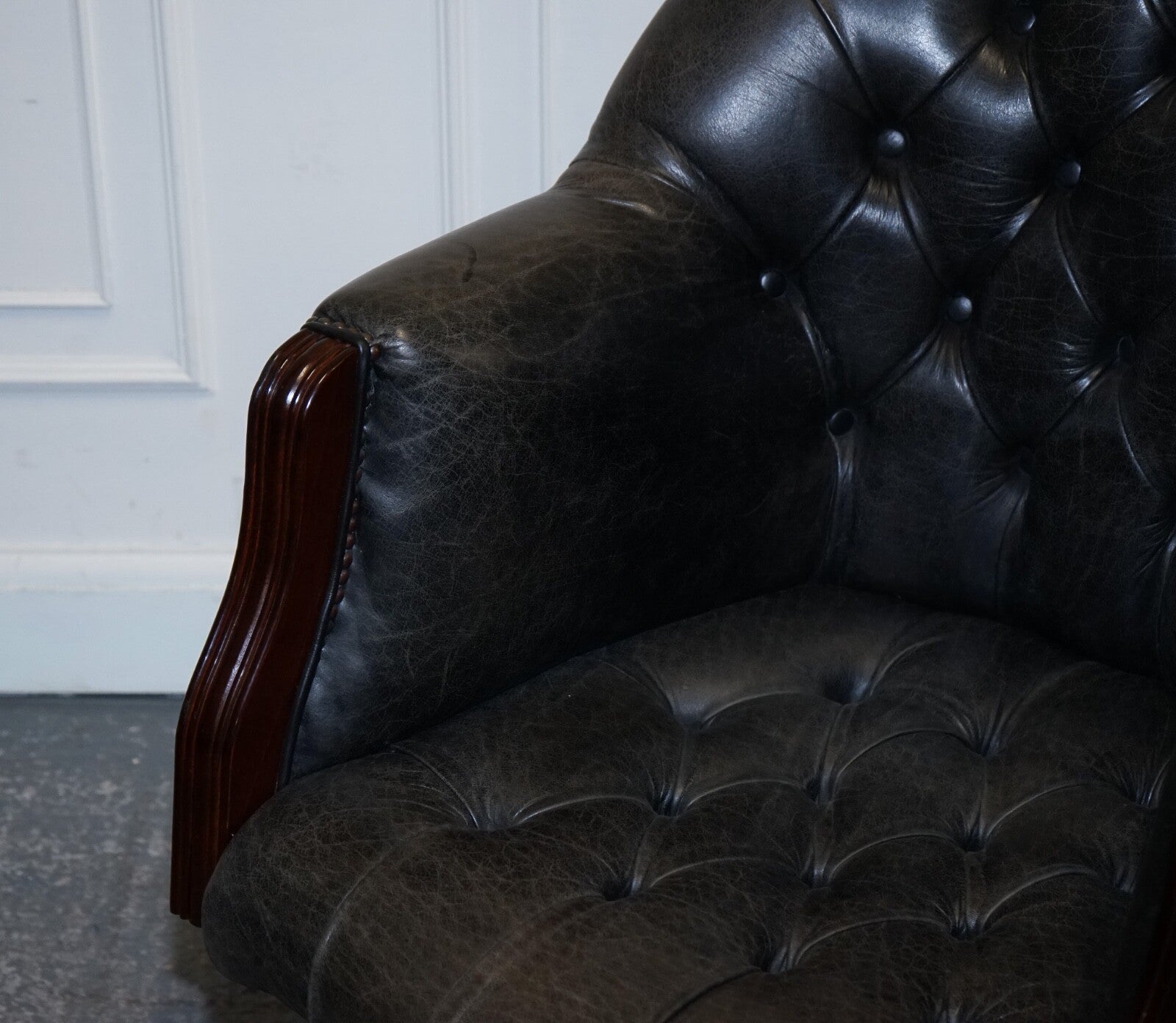 VINTAGE CHESTERFIELD DARK AGED GREY LEATHER DIRECTORS SWIFEL CAPTAINS CHAIR