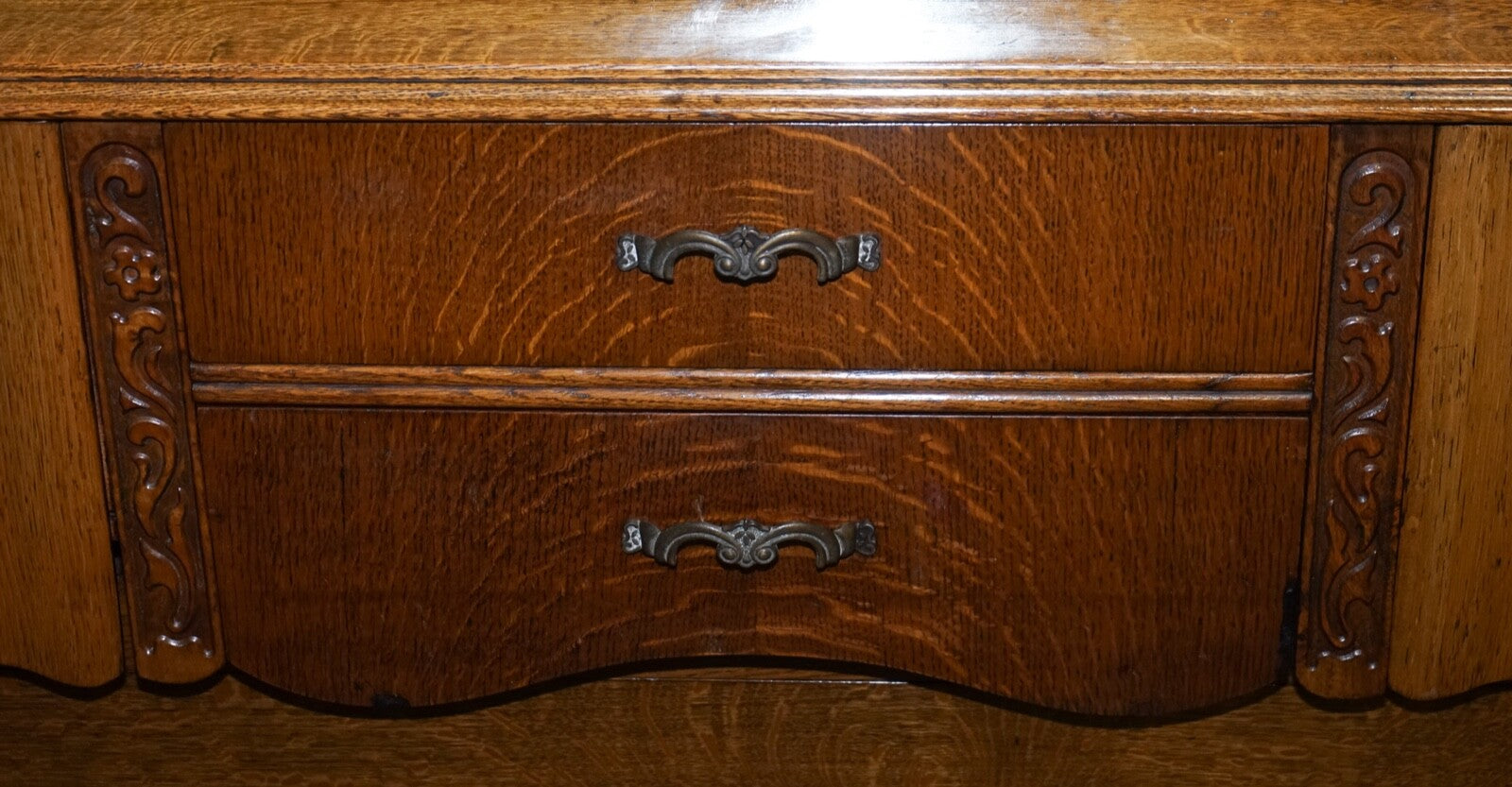 LOVELY VINTAGE ART DECO HAND CARVED OAK DRESSING TABLE WITH MIRROR