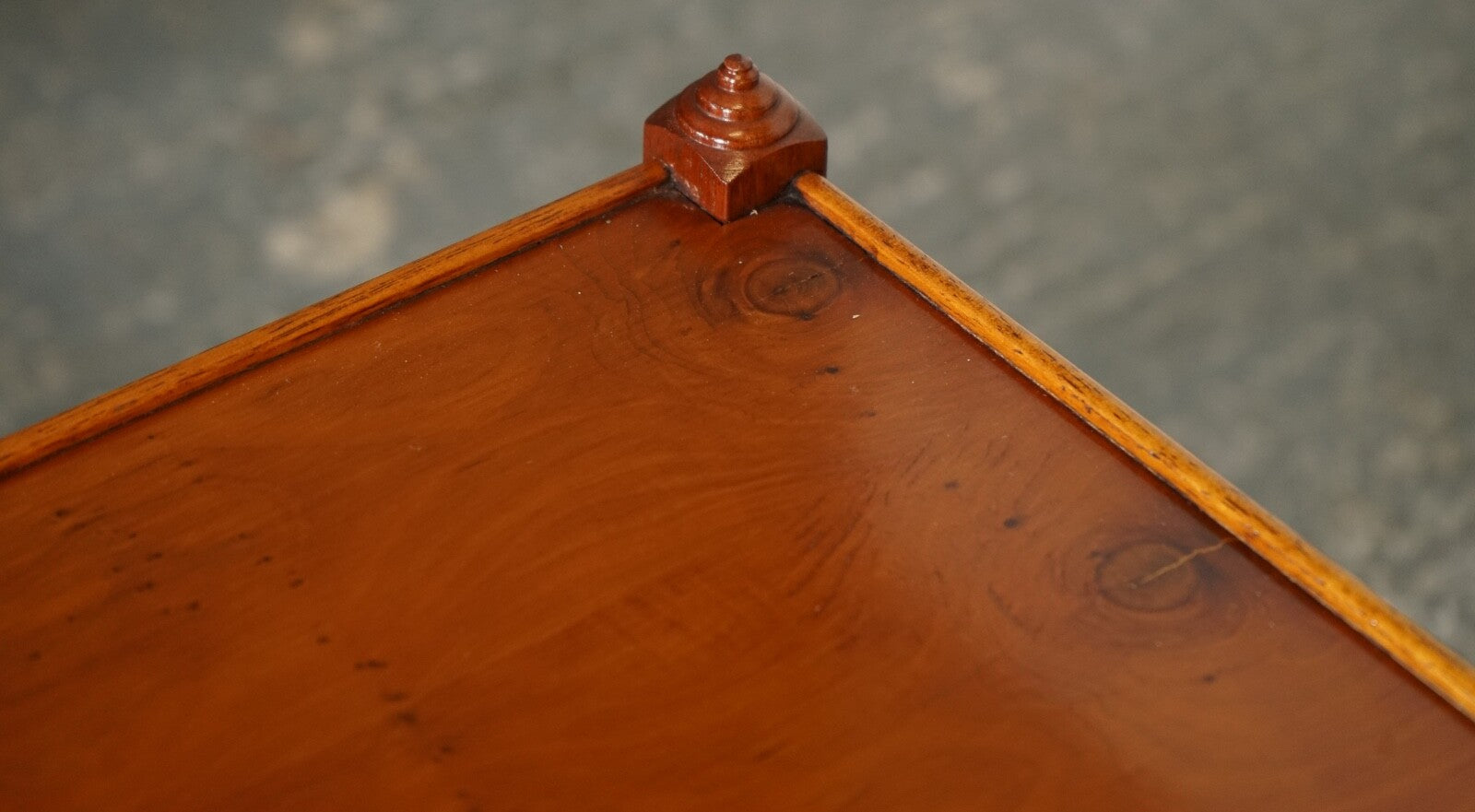 PAIR OF YEW WOOD TWO TIER GEORGIAN STYLE BEDSIDE SIDE END WINE LAMP TABLES