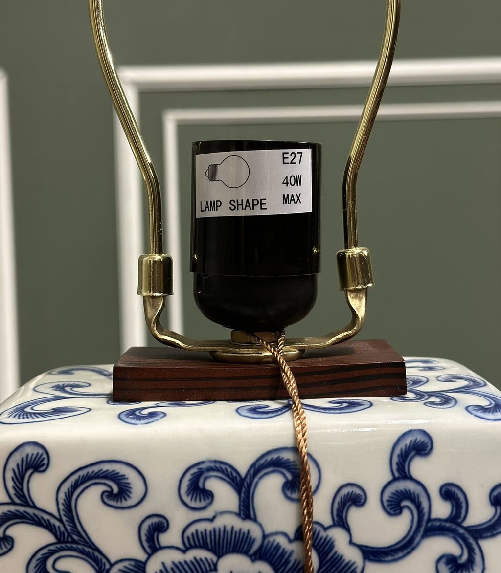 PAIR OF RALPH LAUREN BLUE & WHITE PORCELAIN TABLE LAMPS STUNNING CHINESE DESIGN