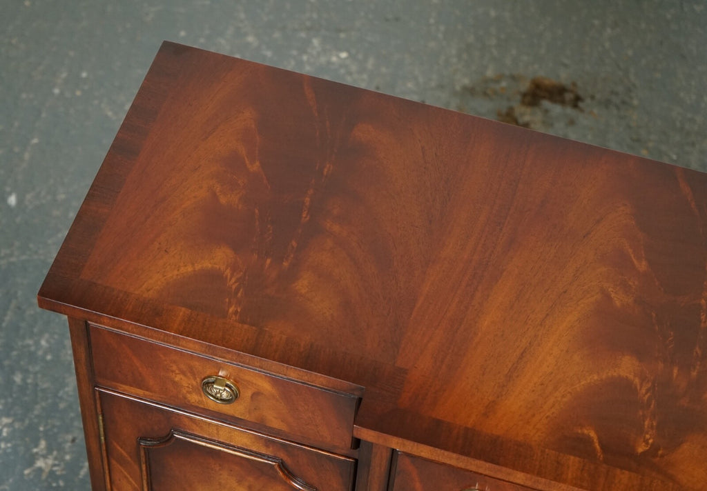 LOVELY BEVAN FUNNELL GEORGIAN STYLE FLAMED HARWOOD BUFFET SIDEBOARD J1