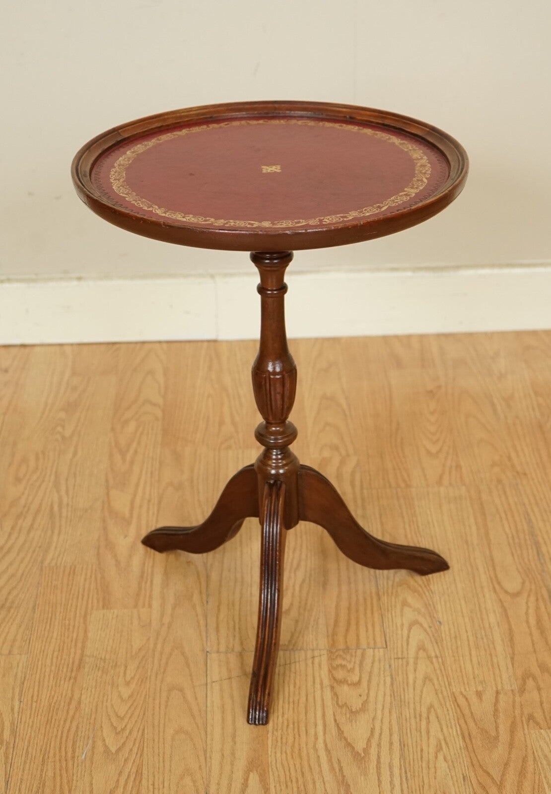 LOVELY VINTAGE SIDE END PLANT SIDE TABLE WITH RED LEATHER EMBOSSED TOP