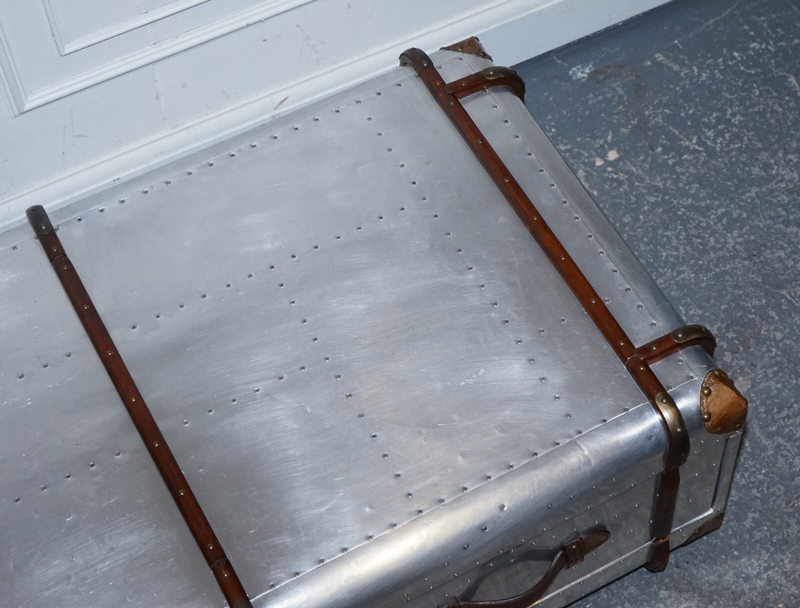 VINTAGE TIMOTHY OULTON AVIATOR INDUSTRIAL SILVER COFFEE TABLE LEATHER DETAILS