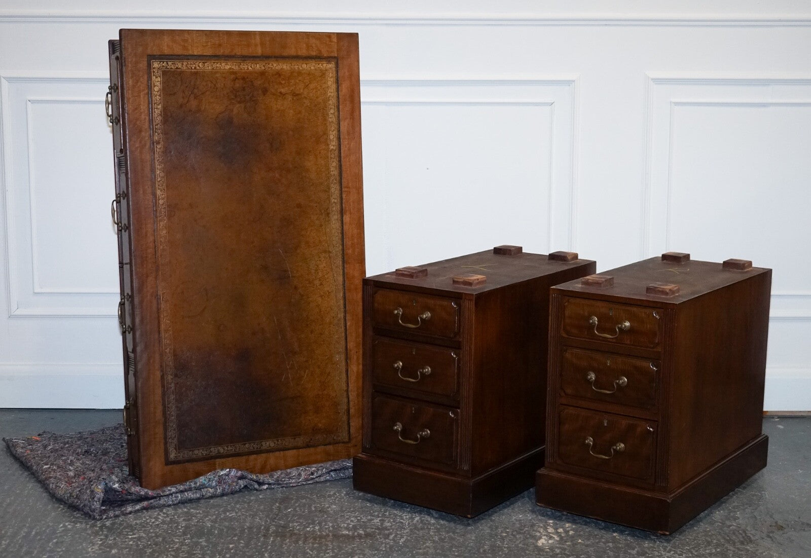 EDWARDIAN MAPLE & CO PEDESTAL WRITING DESK DISTRESSED BROWN EMBOSSED LEATHER