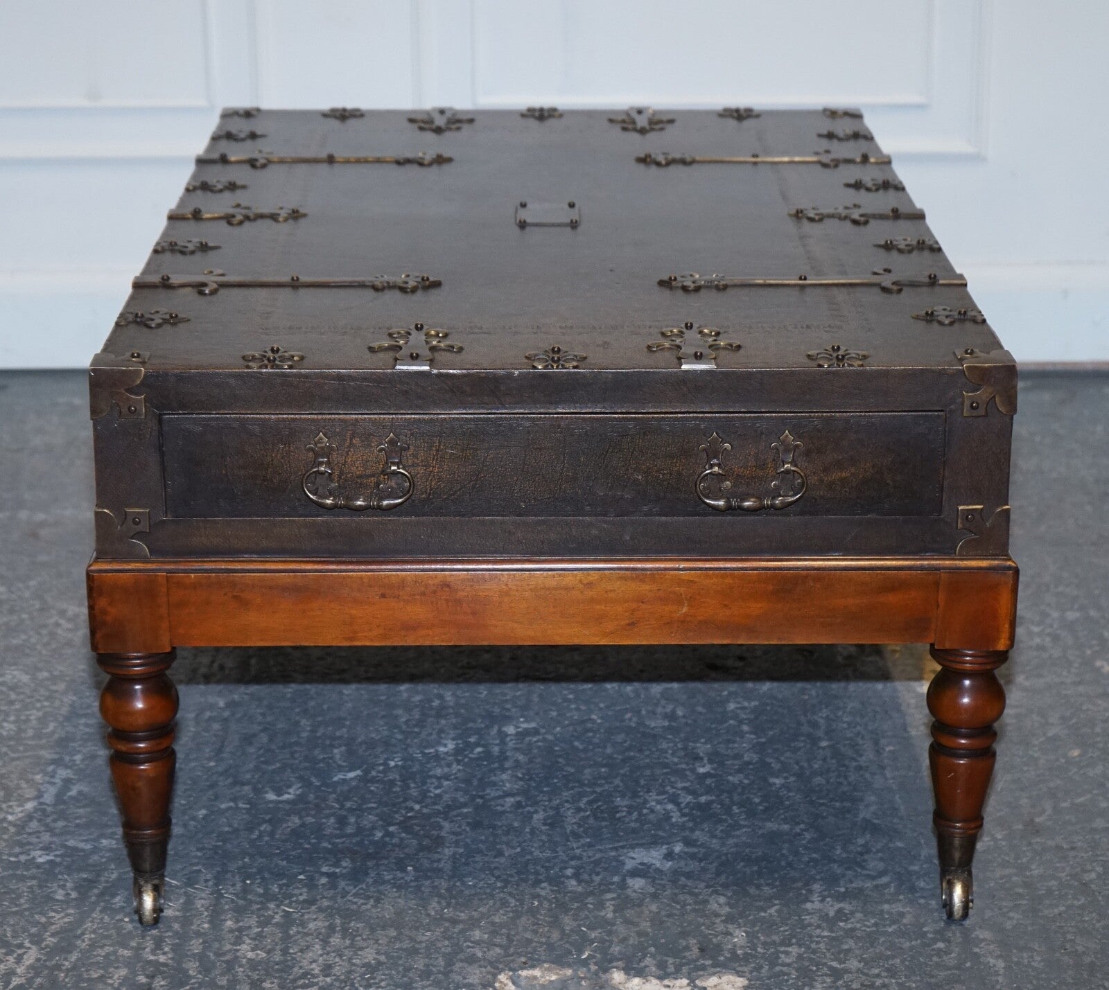 THEODORE ALEXANDER EXQUISITE LARGE COFFEE TABLE DRAWERS ON BOTH SIDES