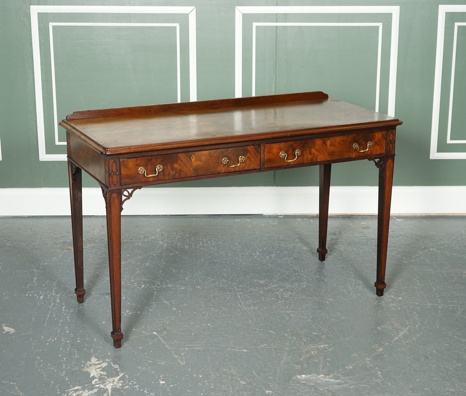 STUNNING CHIPPENDALE STYLE MAHOGANY CONSOLE HALLWAY TABLE WITH ORIGINAL HANDLES