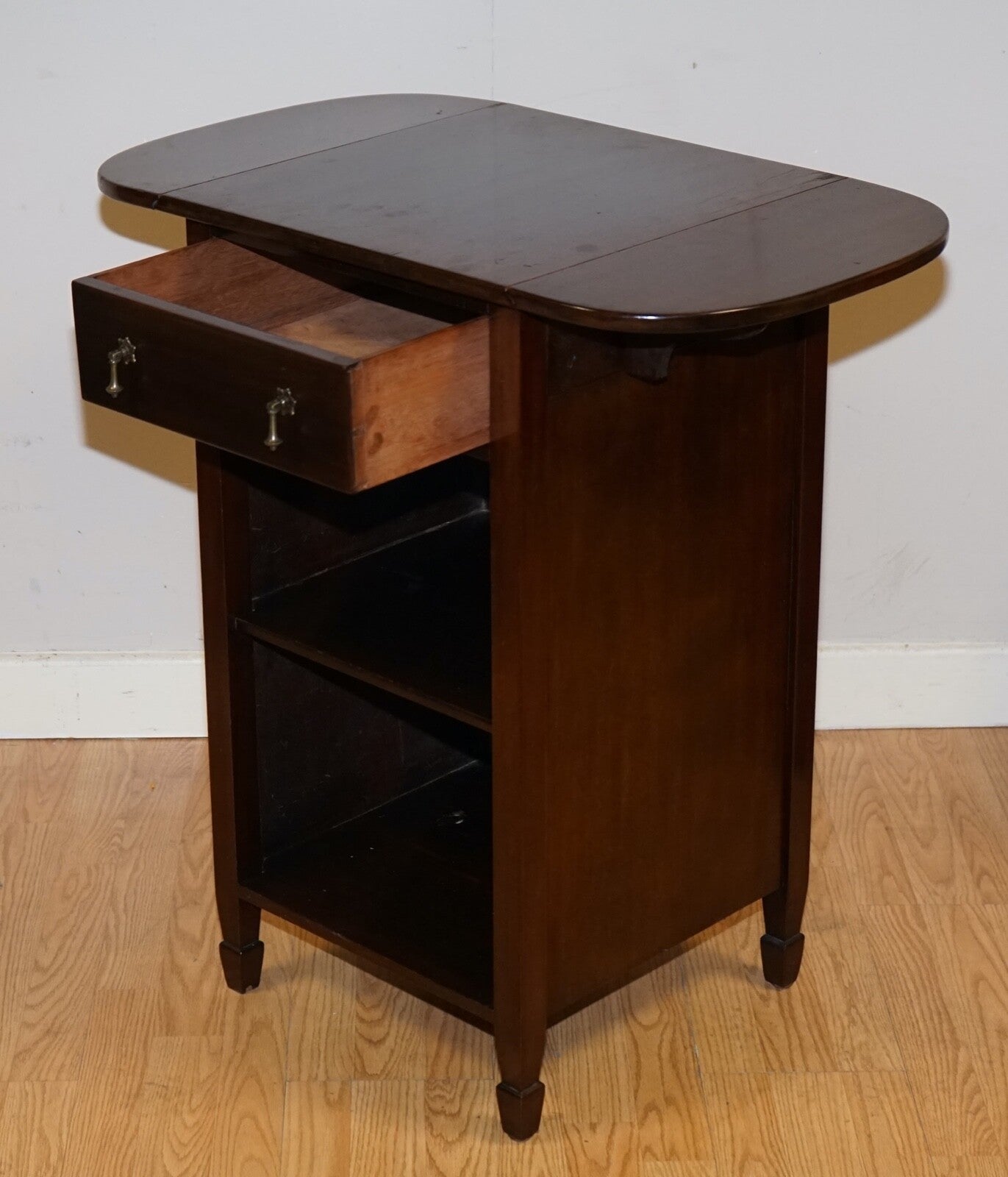 LOVELY VINTAGE MAHOGANY SIDE END HARDWOOD TABLE WITH DRAWER AND SHELFS