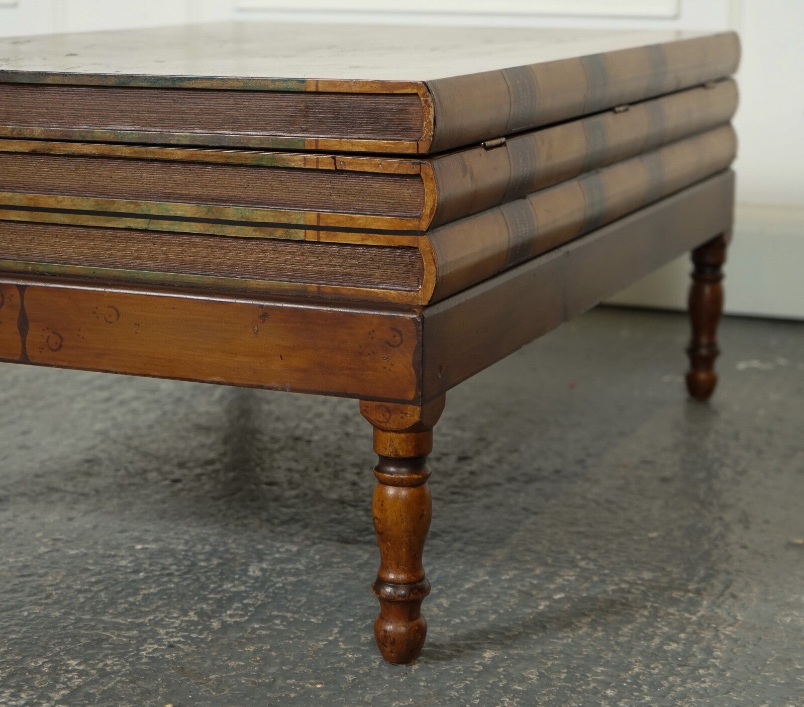LOVELY VINTAGE FAUX STACK OF BOOKS COFFEE TABLE INTERNAL STORAGE J1