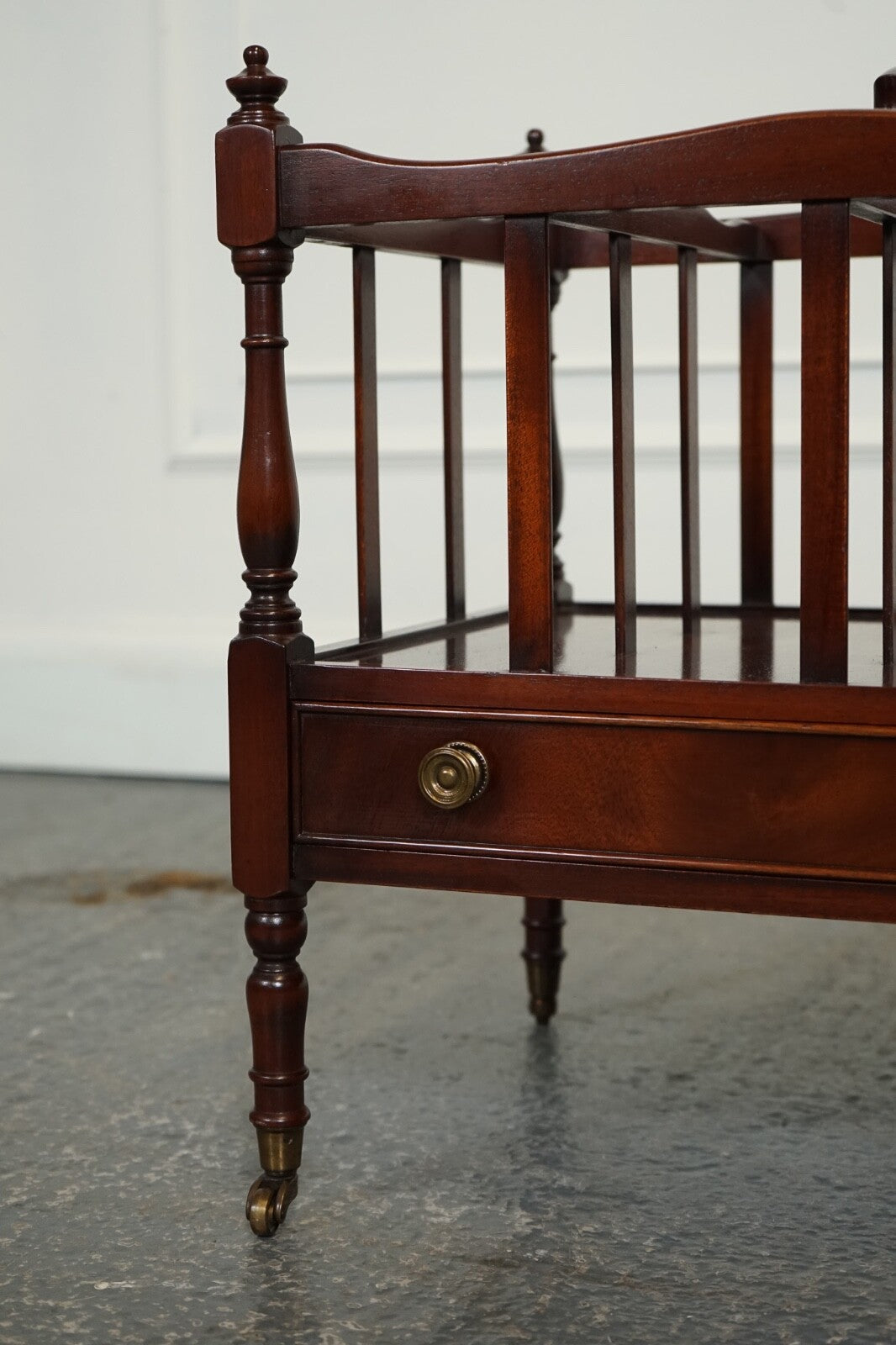 GORGEOUS VINTAGE MAHOGANY CANTERBURY NEWSPAPER RACK J1
