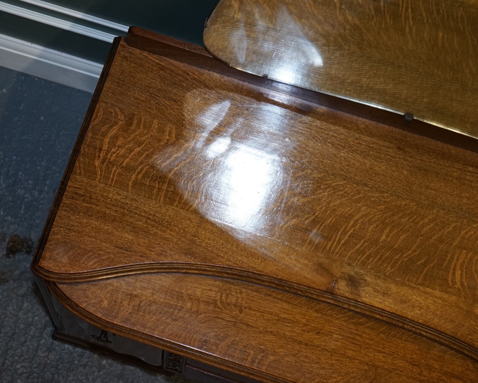 LOVELY VINTAGE ART DECO HAND CARVED OAK DRESSING TABLE WITH MIRROR