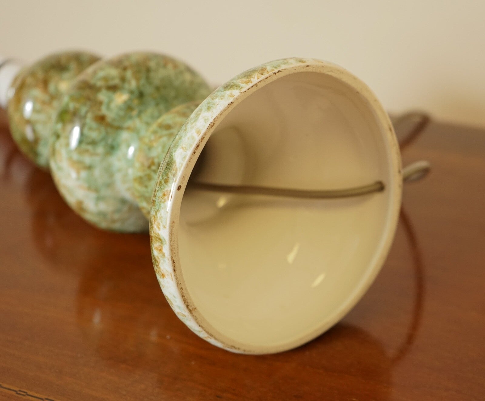 VINTAGE SINGLE GREEN CERAMIC TABLE LAMP