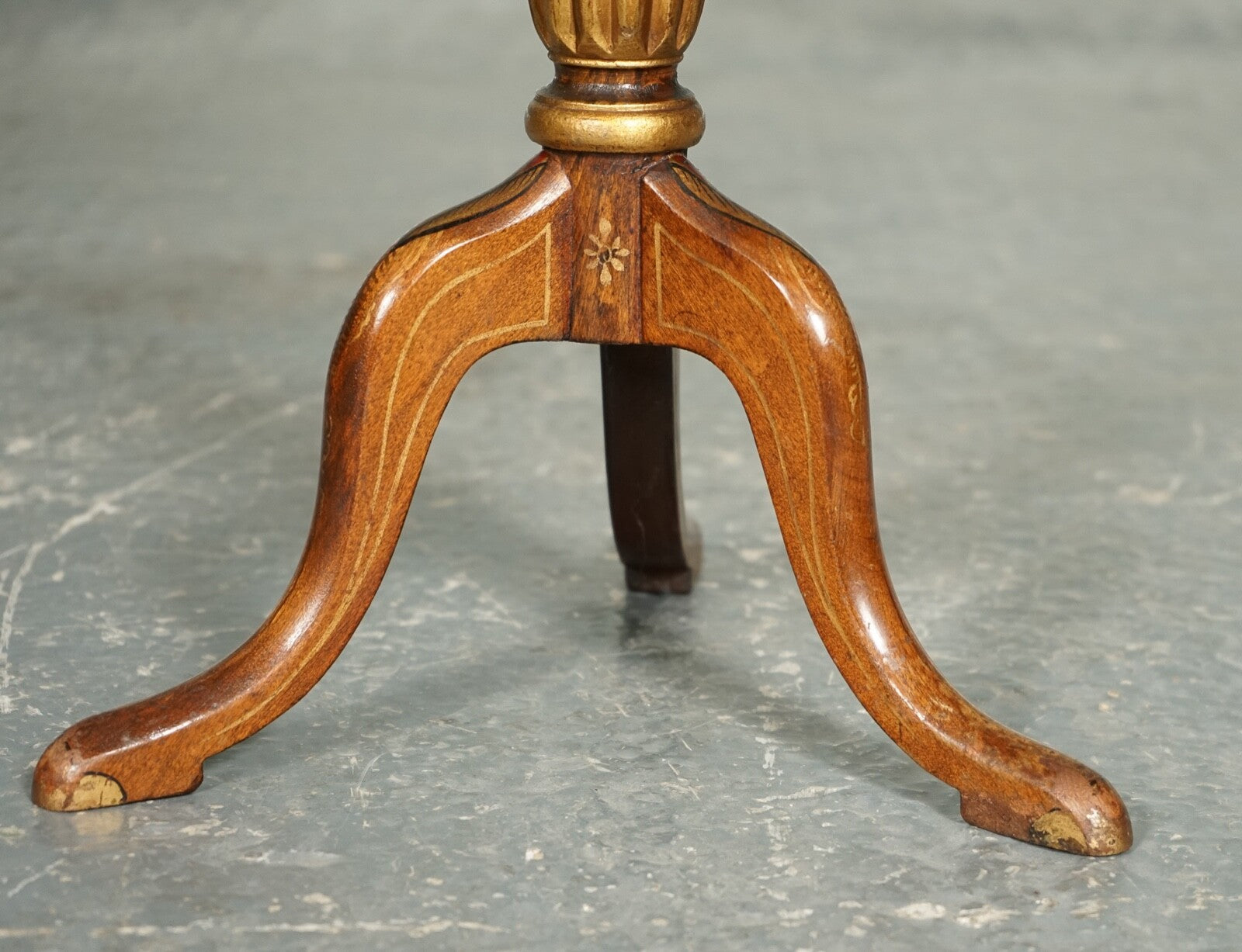 VINTAGE ORIENTAL CHINOISERIE  EBONISED HAND PAINTED PEDESTAL SIDE END LAMP TABLE