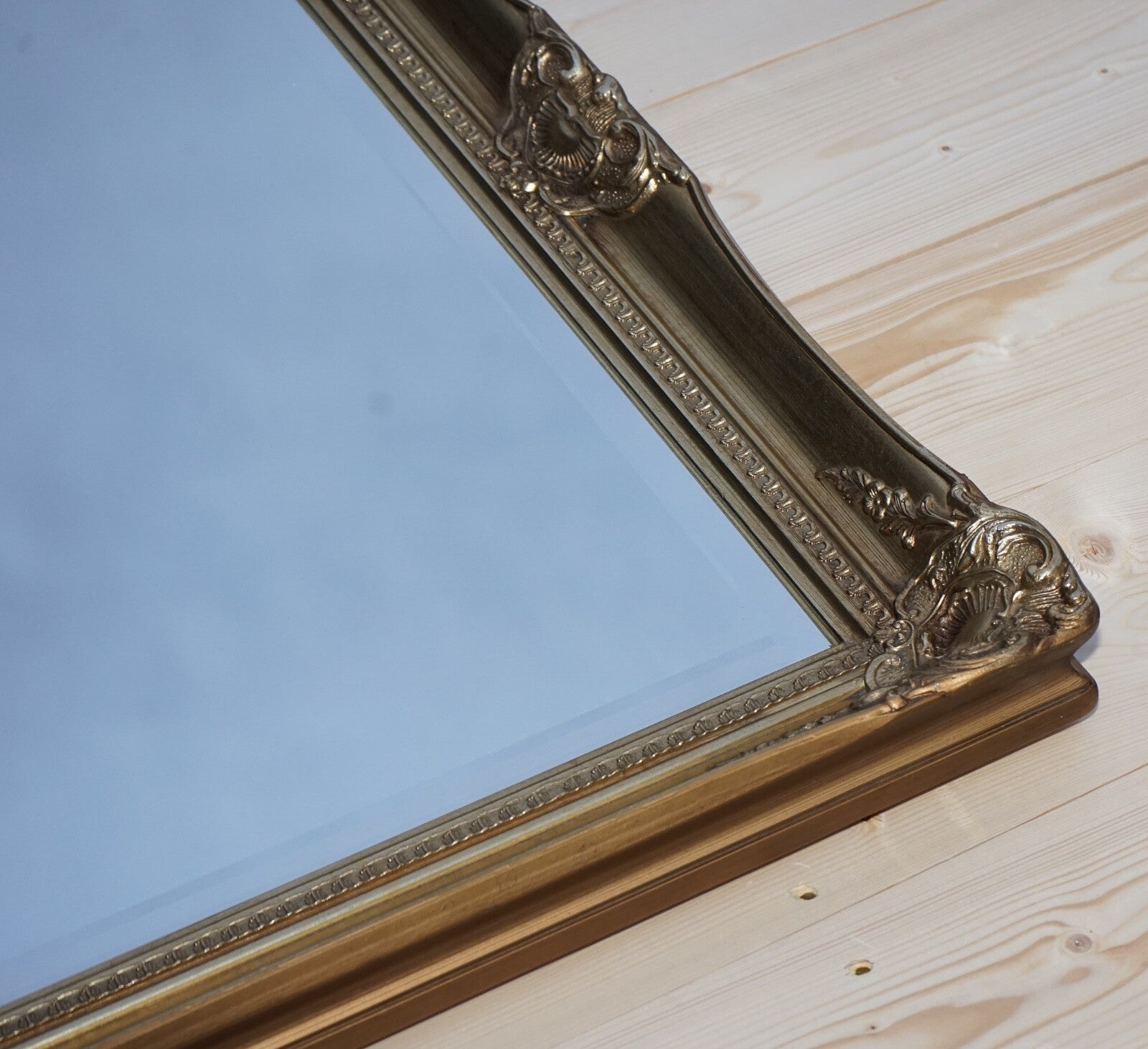 VINTAGE LARGE GOLD ORNATE BEVELLED HANGING WALL MiRROR