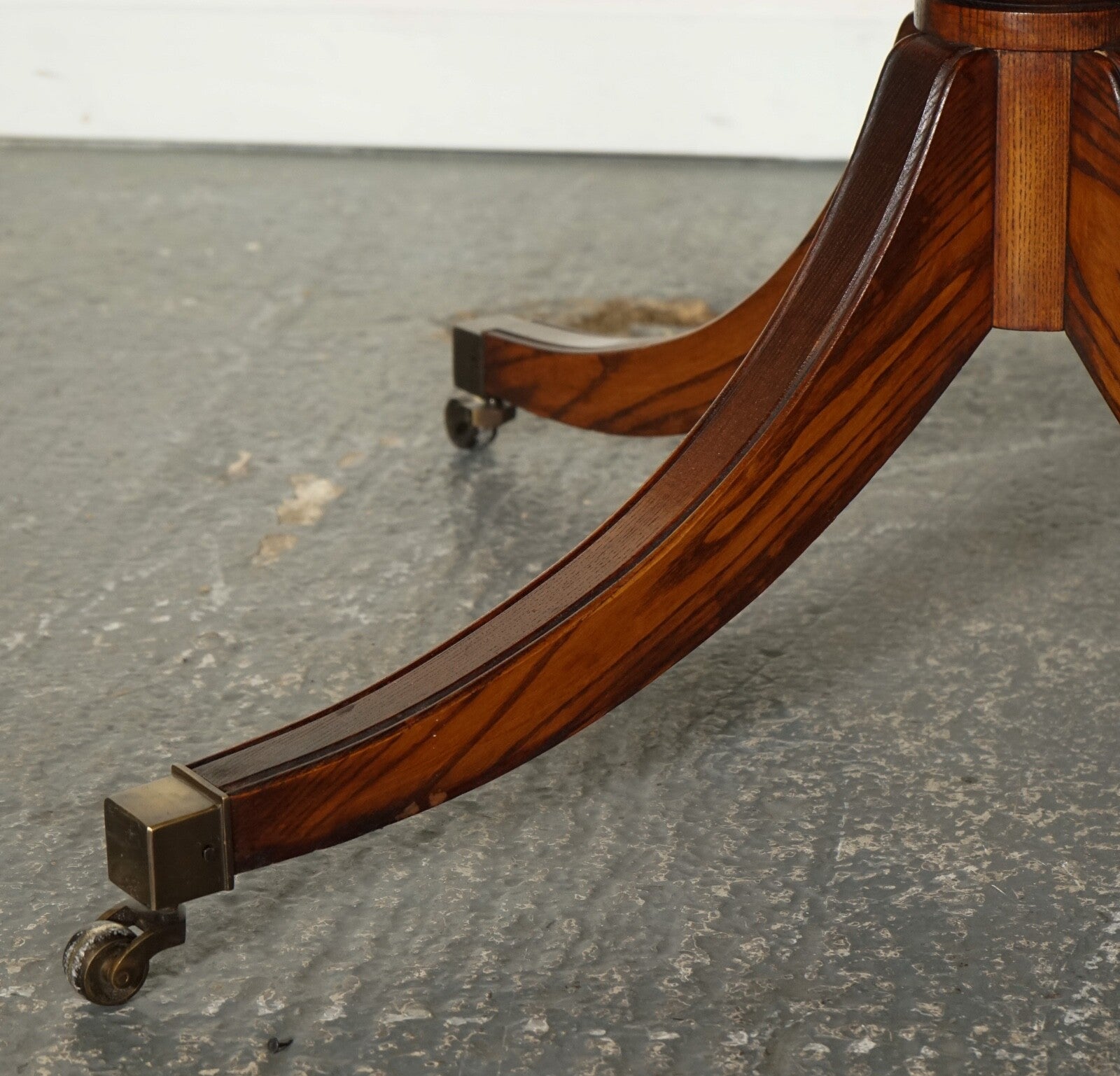 FINE RESTORED REGENCY STYLE DRUM TOP LIBRARY TABLE WITH AGED GREEN LEATHER TOP