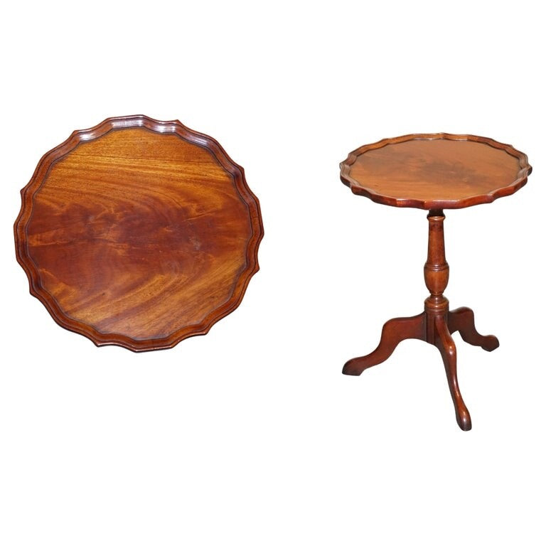 LOVELY VINTAGE WALNUT PIE CRUST LAMP WINE OCCASIONAL TABLE BY CHARLES BARR