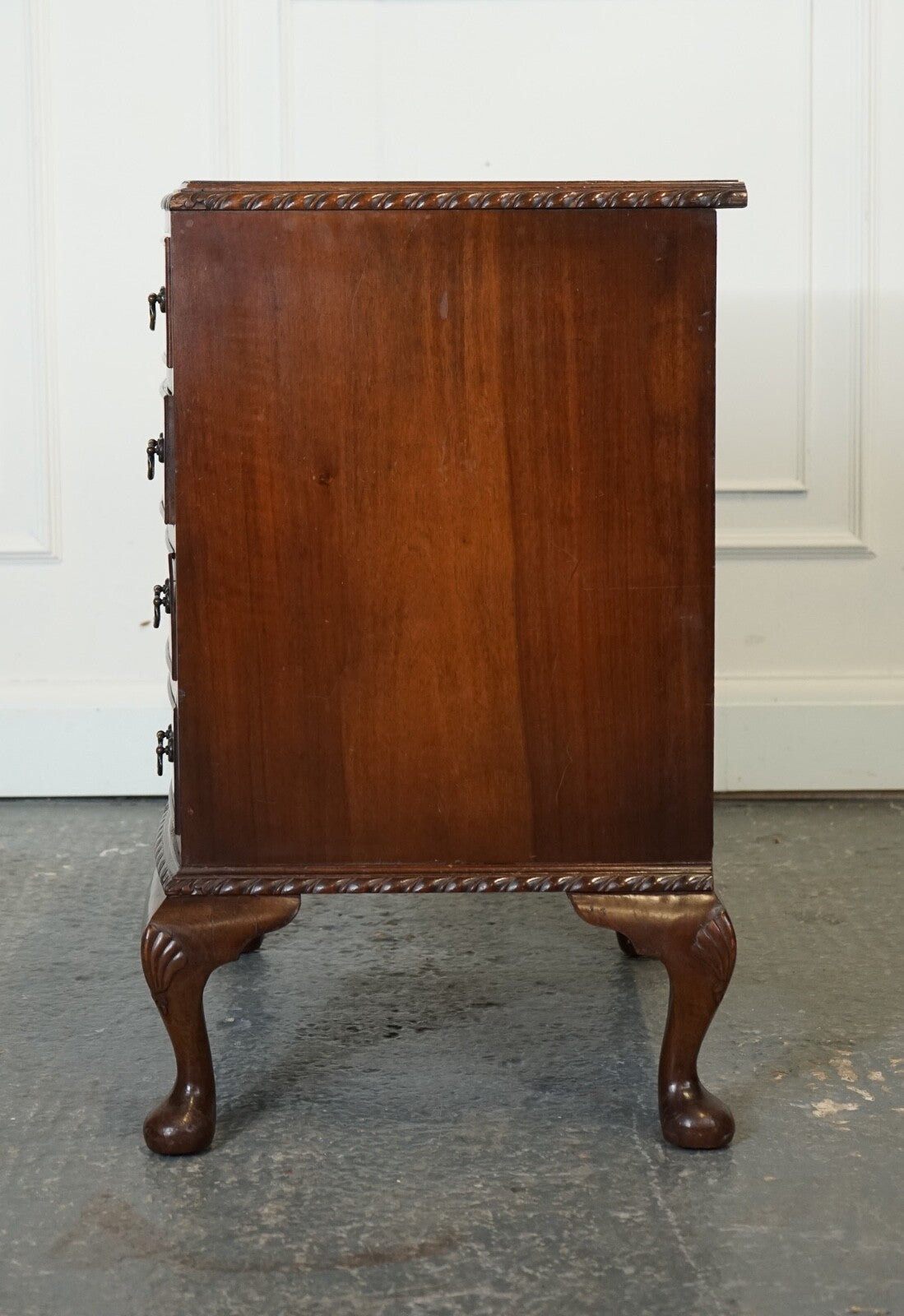 FIGURED VICTORIAN WALNUT BOW FRONTED CHEST OF DRAWERS RAISED ON QUEEN ANNE LEGS