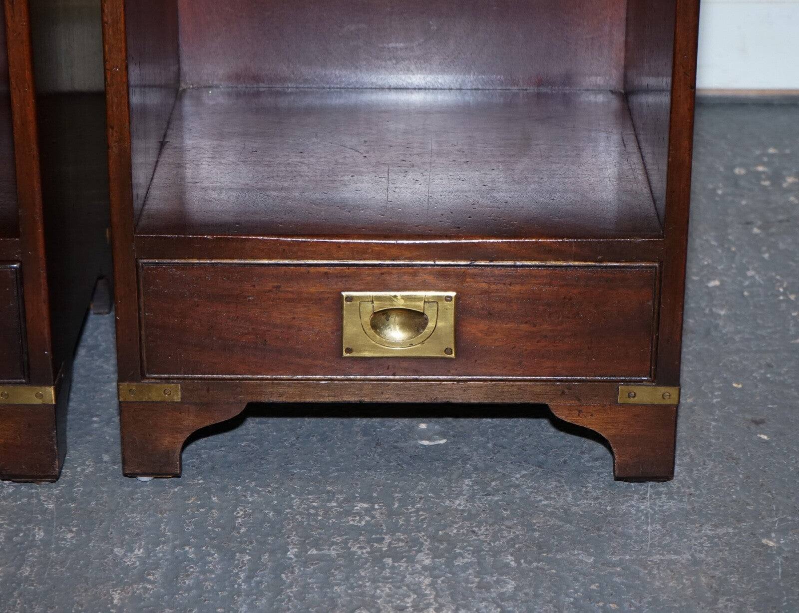 PAIR OF MILITARY CAMPAIGN BEVAN FUNELL BEDSIDE TABLES NIGHTSTANDS TWO DRAWERS