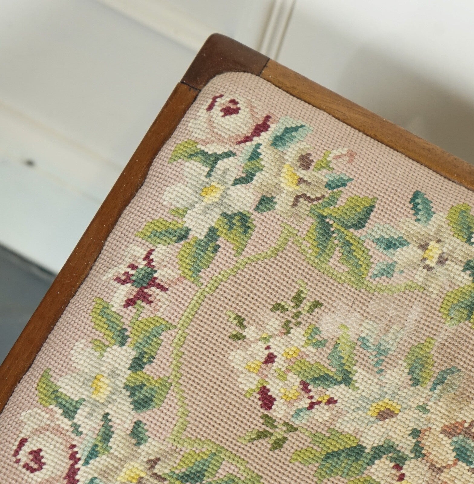 LOVELY PIANO DRESSING TABLE STOOL WITH FLOWER STITCHWORK WITH QUEEN ANNE LEGS J1