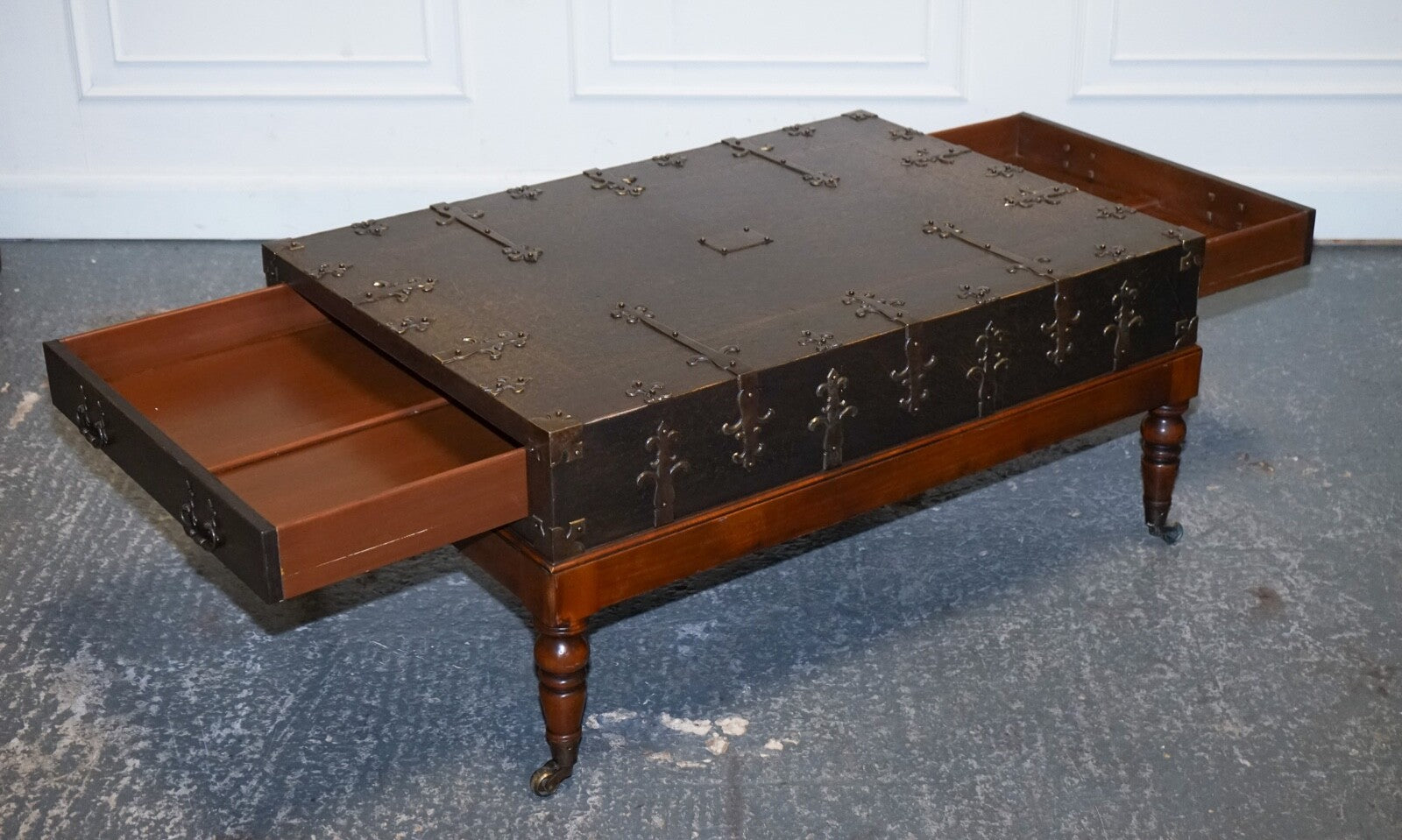 THEODORE ALEXANDER EXQUISITE LARGE COFFEE TABLE DRAWERS ON BOTH SIDES