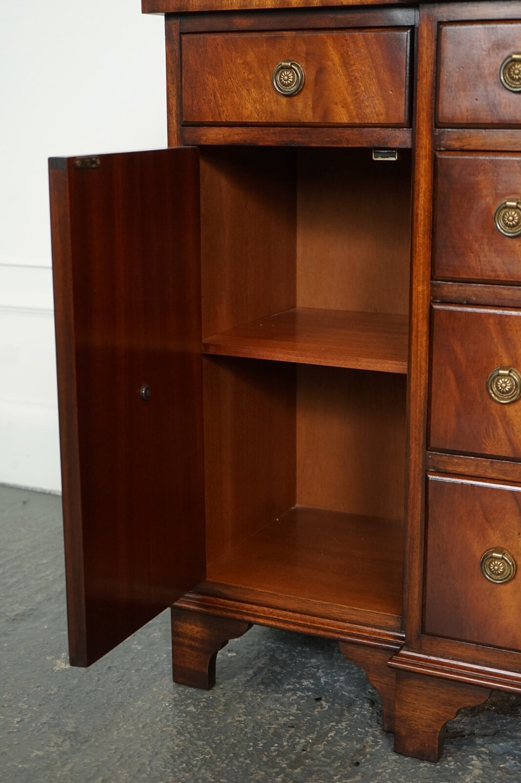 LOVELY BEVAN FUNNELL GEORGIAN STYLE FLAMED HARWOOD BUFFET SIDEBOARD J1