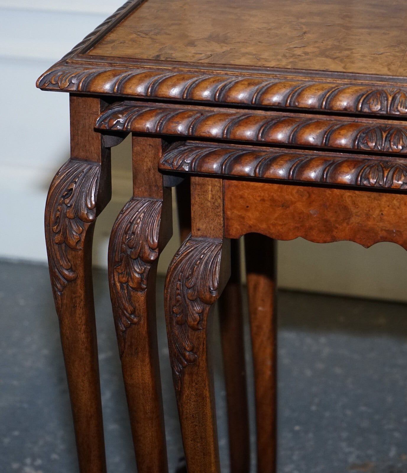 STUNNING BURR WALNUT NEST OF  THREE TABLES CARVED CLAW & BALL FEET