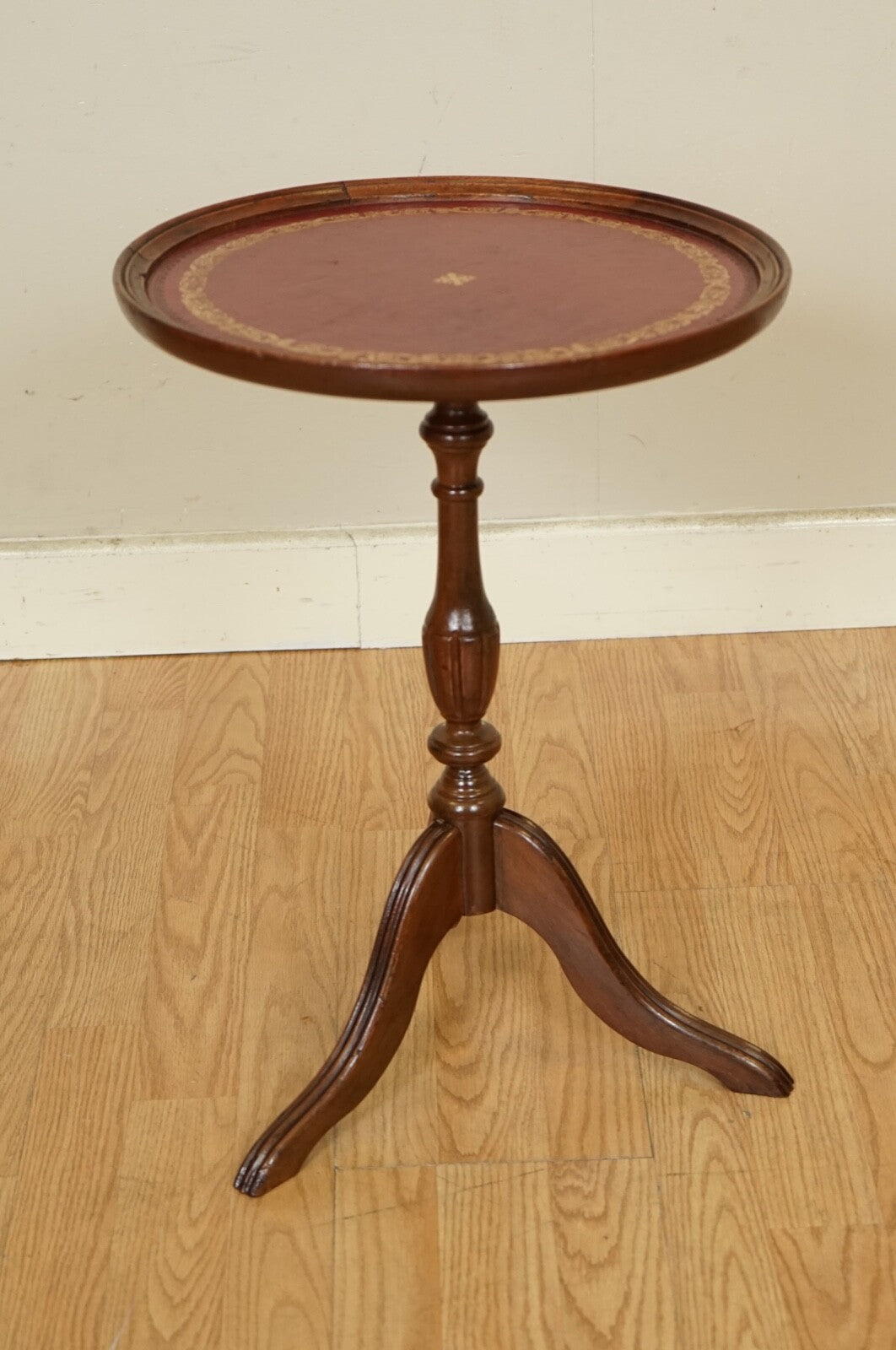 LOVELY VINTAGE SIDE END PLANT SIDE TABLE WITH RED LEATHER EMBOSSED TOP