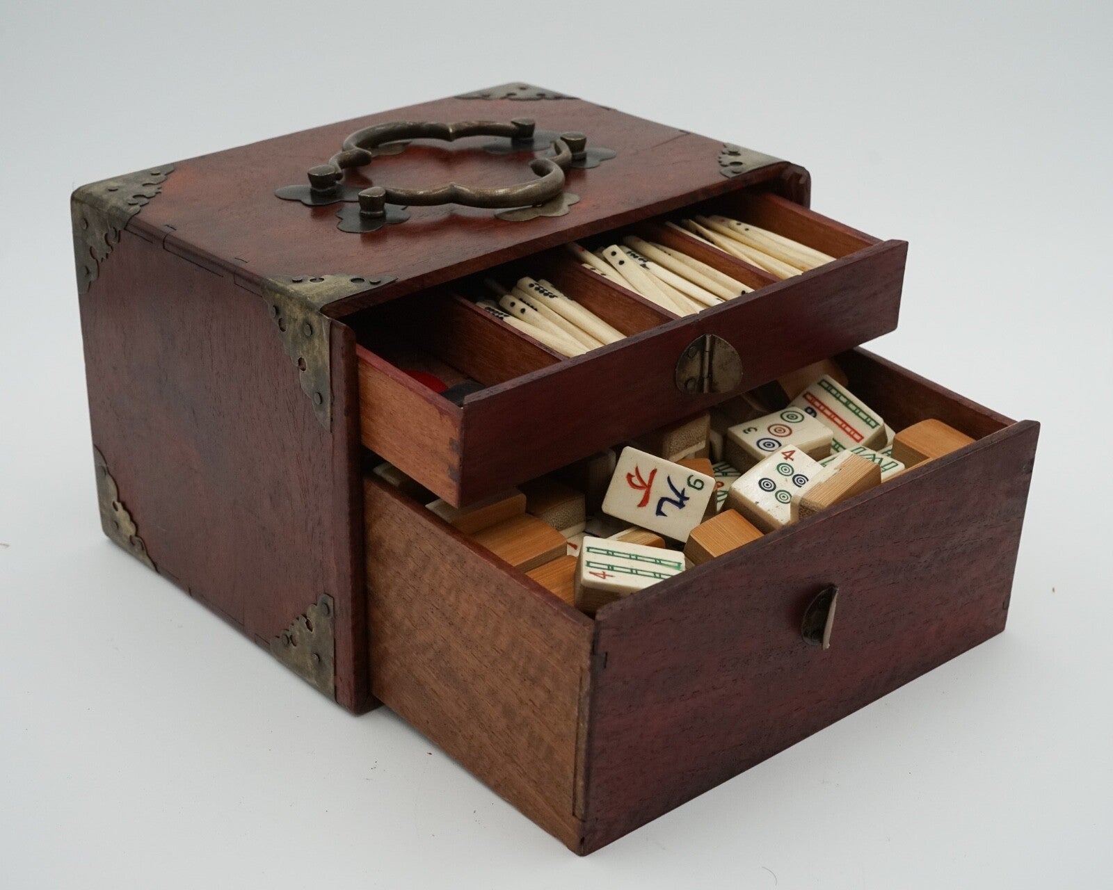 CIRCA 1910 HAMLEYS LONDON CHINESE BOX MAHJONG SET INCLUDING 4 SEASONS RACKS
