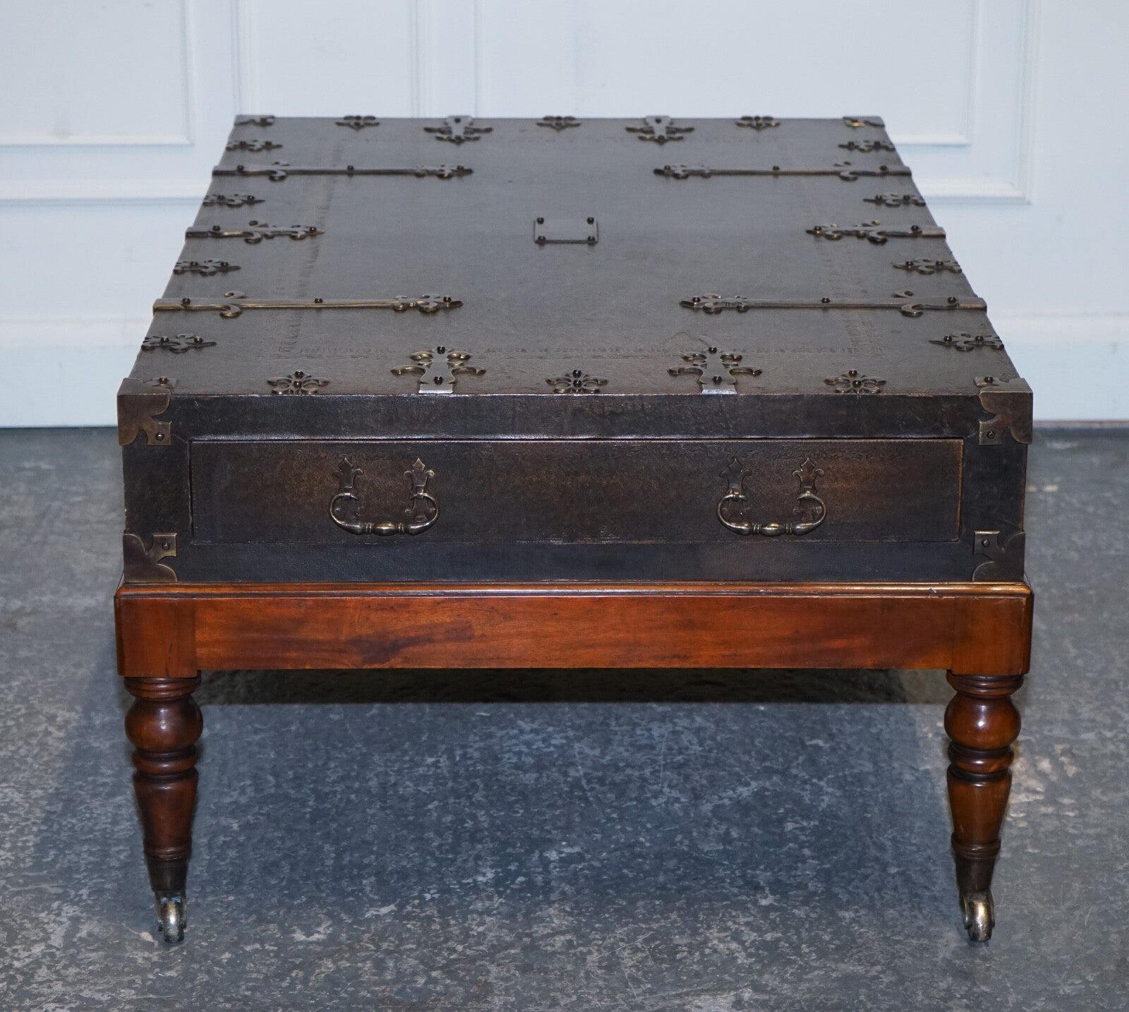 THEODORE ALEXANDER EXQUISITE LARGE COFFEE TABLE DRAWERS ON BOTH SIDES