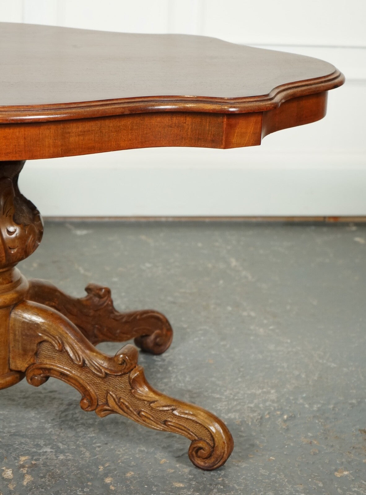 VINTAGE ITALIAN WALNUT BAROQUE COFFEE TABLE J1