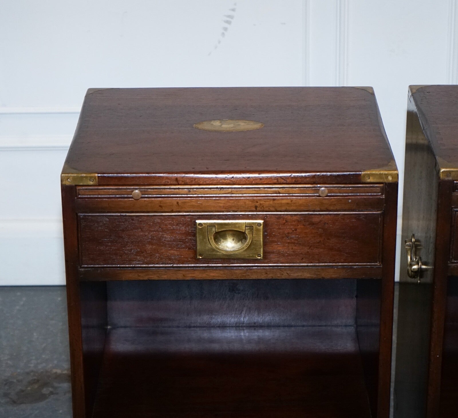 PAIR OF MILITARY CAMPAIGN BEVAN FUNELL BEDSIDE TABLES NIGHTSTANDS TWO DRAWERS