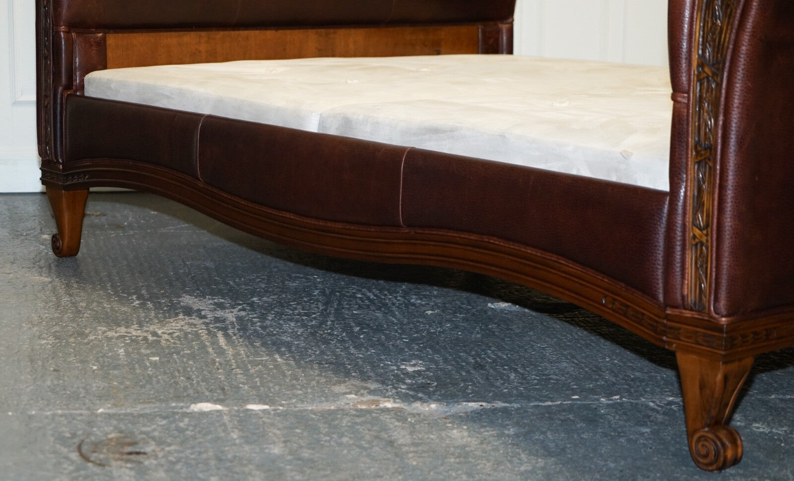 STUNNING KING SIZE BONAPARTE CARVED LEATHER BED AND SO TO BED RRP £14,000