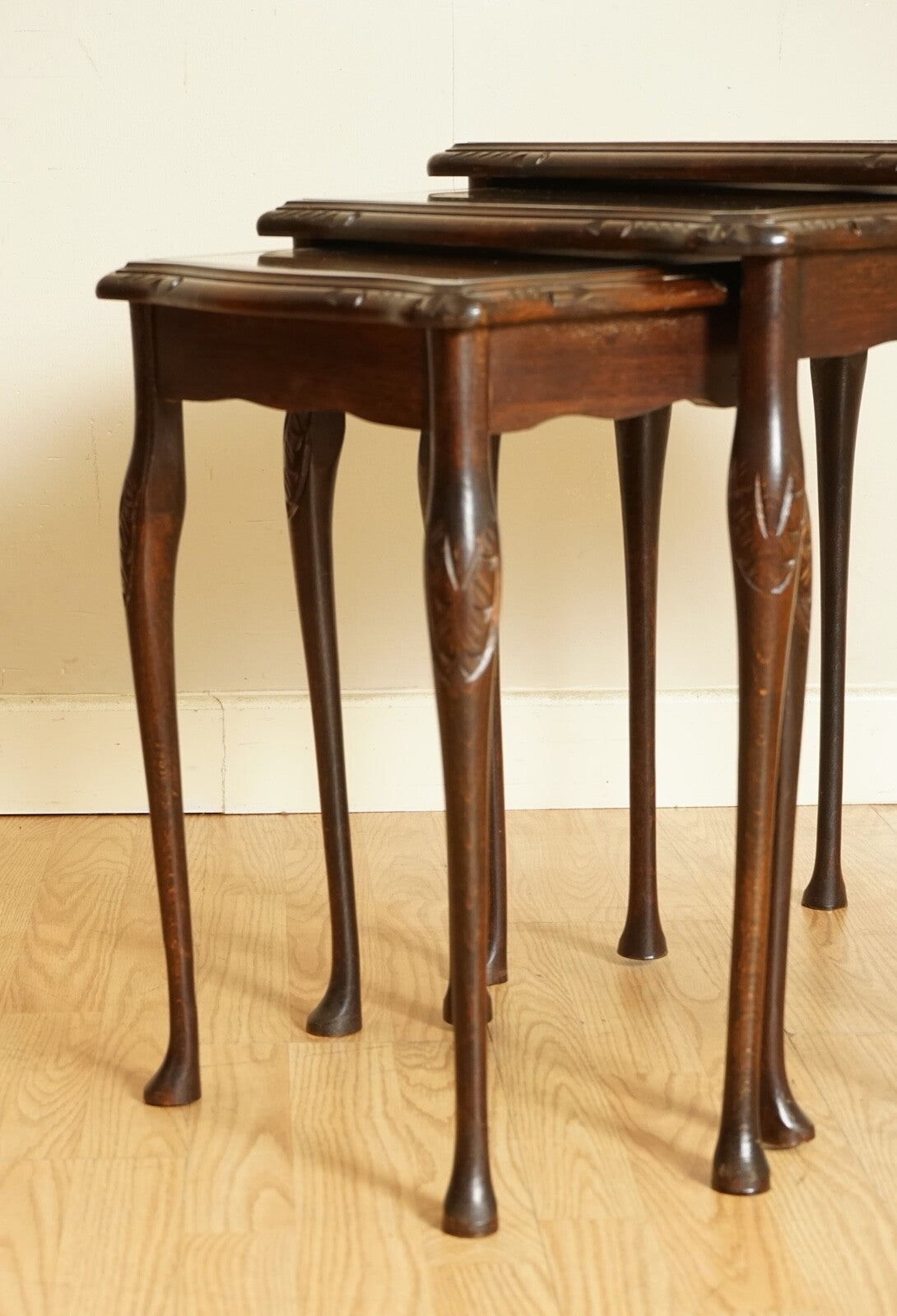 MAHOGANY NEST OF TABLES QUEEN ANNE STYLE LEGS WITH BROWN EMBOSSED LEATHER TOP