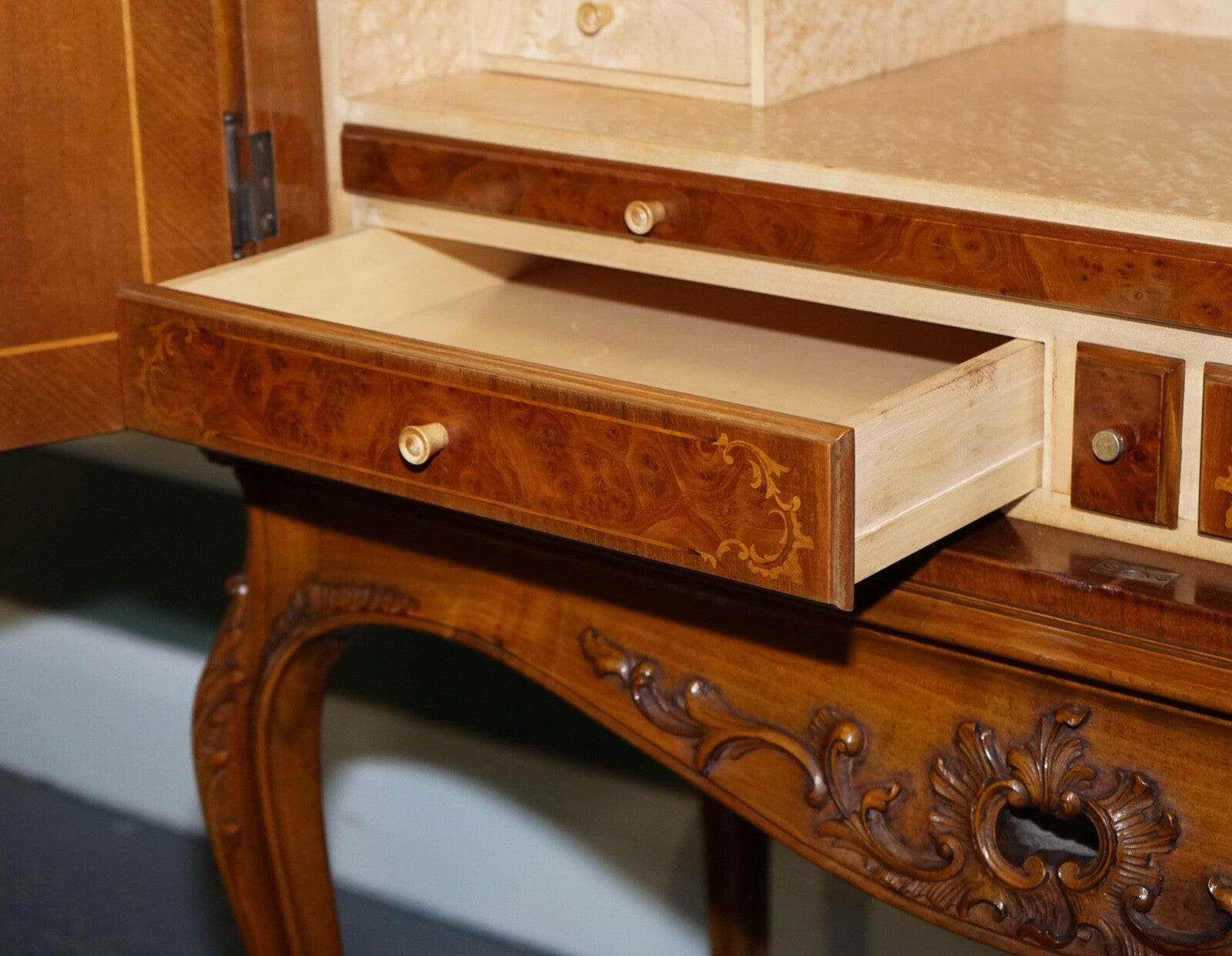 GORGEOUS FRENCH WALNUT PARQUETRY DRINKS COCKTAIL BAR CABINET CUPBOARD