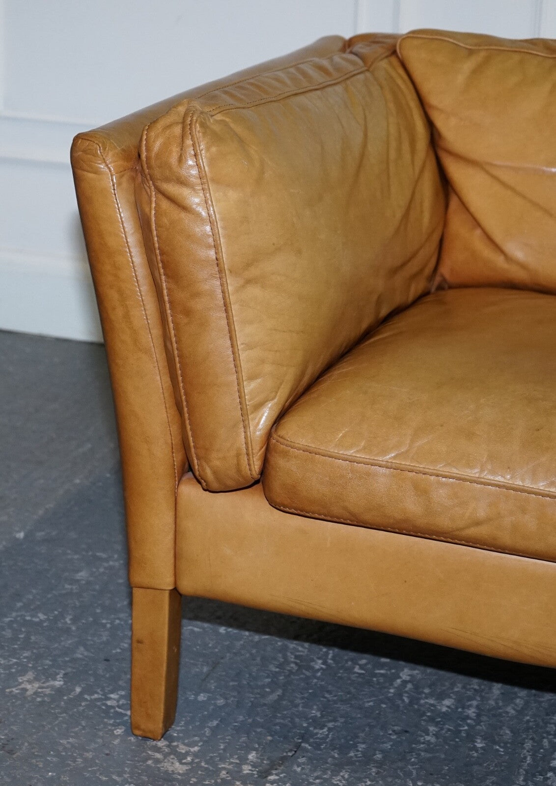 VERY COMFORTABLE CONTEMPORARY HALO GROUCHO BROWN TAN LEATHER TWO TO THREE SOFA