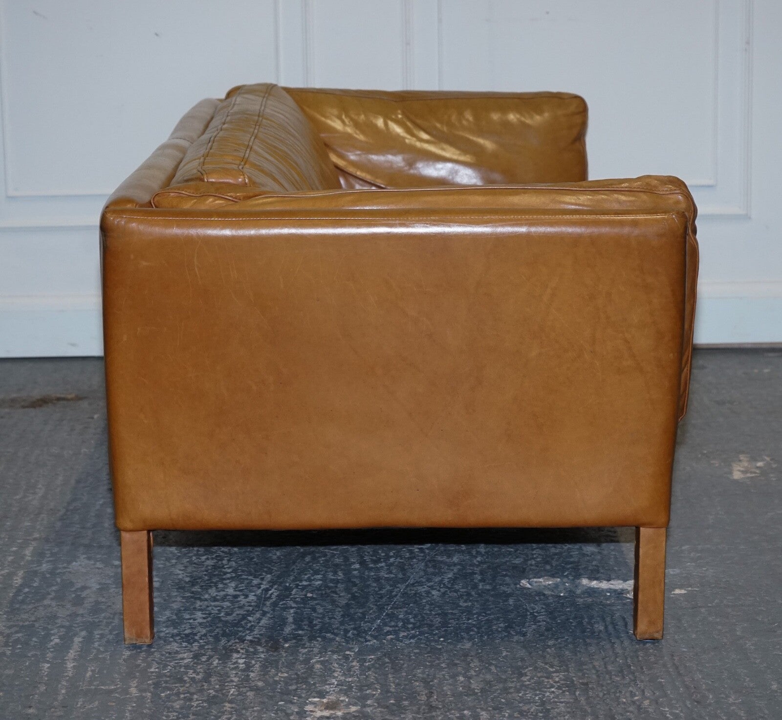 VERY COMFORTABLE CONTEMPORARY HALO GROUCHO BROWN TAN LEATHER TWO TO THREE SOFA