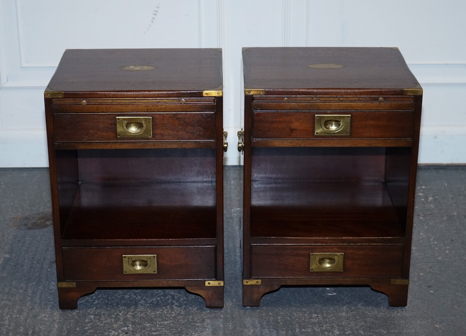 PAIR OF MILITARY CAMPAIGN BEVAN FUNELL BEDSIDE TABLES NIGHTSTANDS TWO DRAWERS
