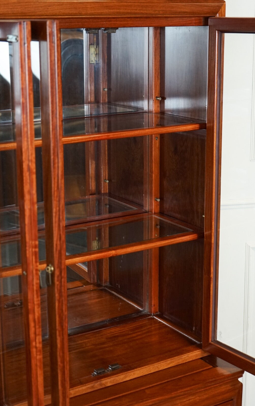 LARGE VINTAGE ORIENTAL CHINESE CARVED SOLID HARDWOOD BOOKCASE DISPLAY CABINET