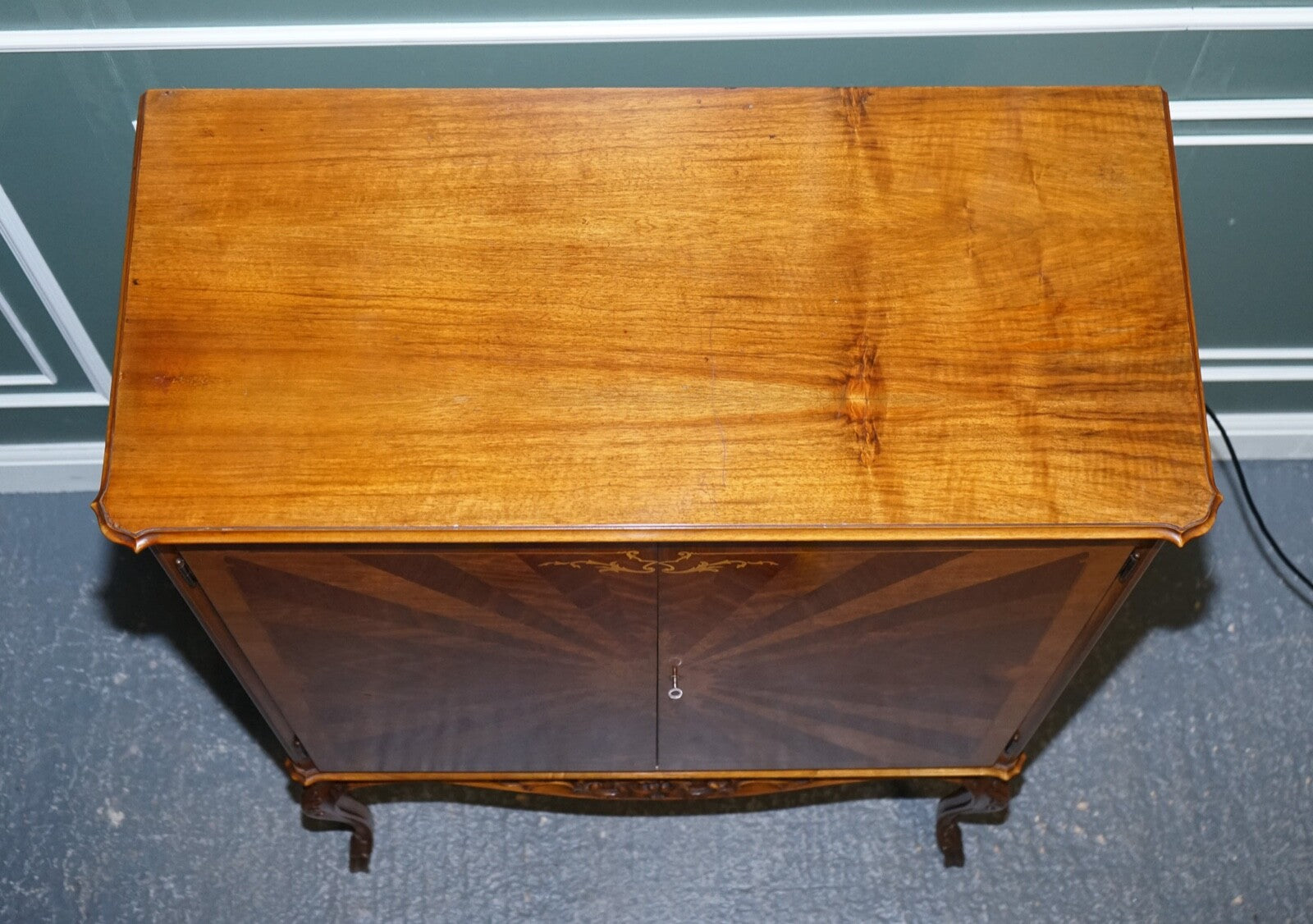 GORGEOUS FRENCH WALNUT PARQUETRY DRINKS COCKTAIL BAR CABINET CUPBOARD