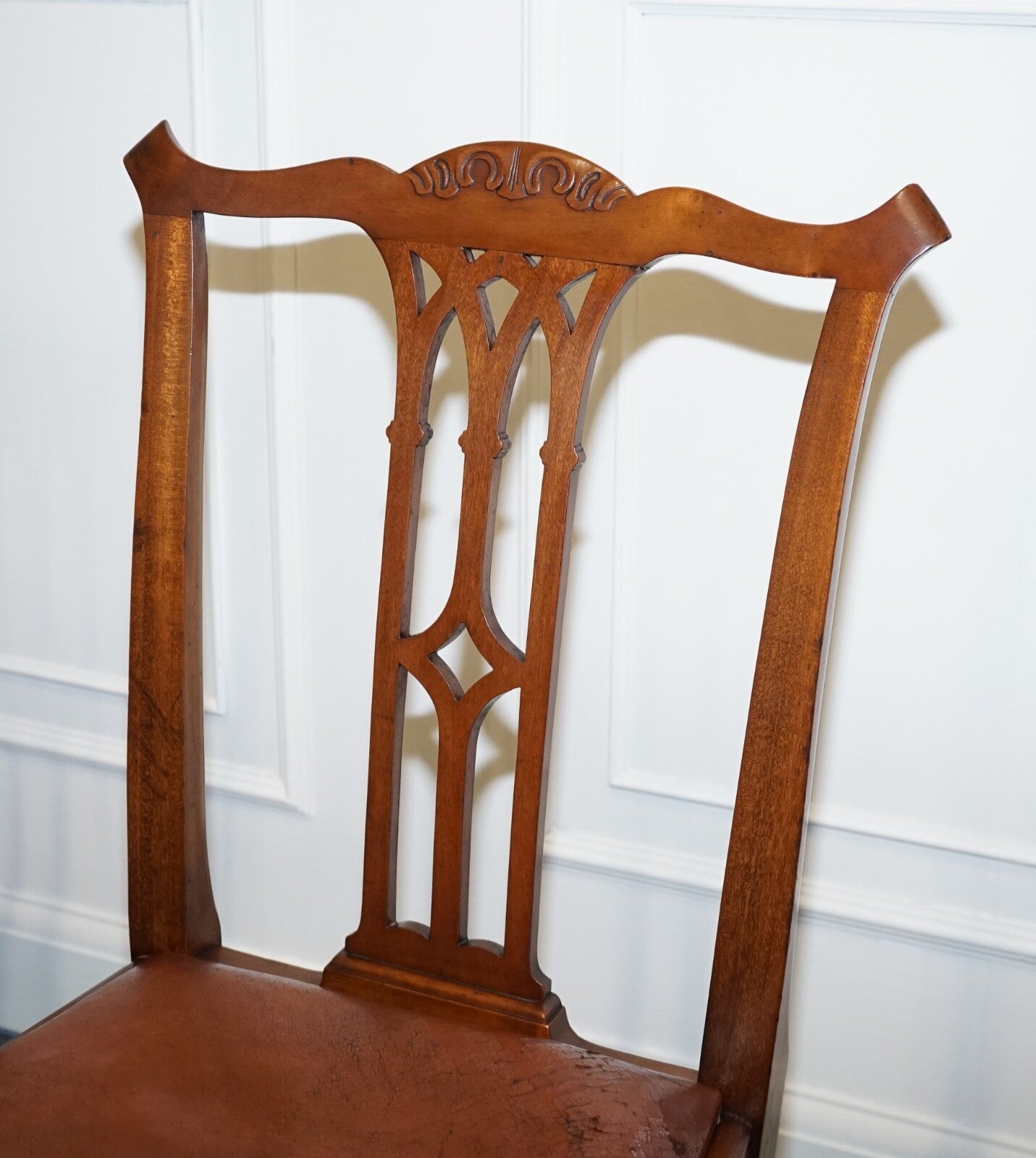 CHIPPENDALE STYLE 5 DINING CHAIRS WITH LEATHER SEATS PERFECT FOR ROUND TABLE
