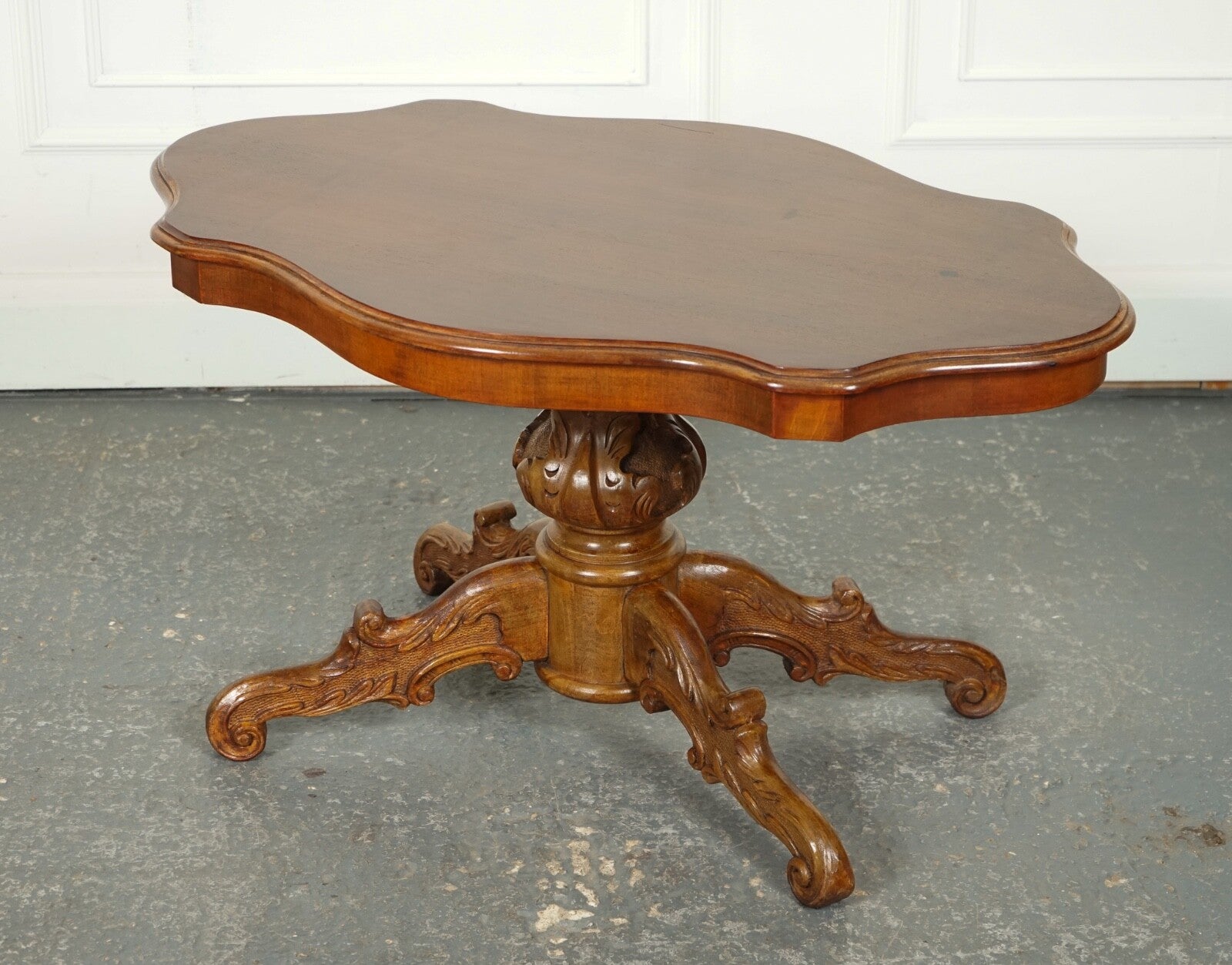 VINTAGE ITALIAN WALNUT BAROQUE COFFEE TABLE J1