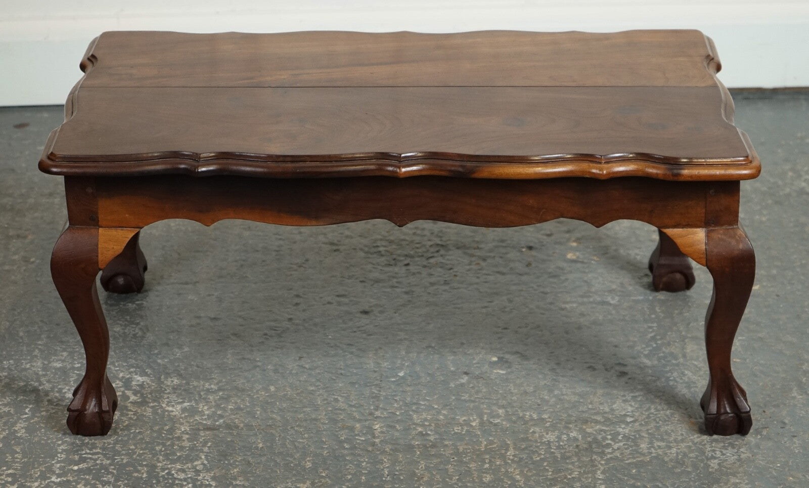 LOVELY HARDWOOD COFFEE TABLE ON CLAW & BALL FEET J1