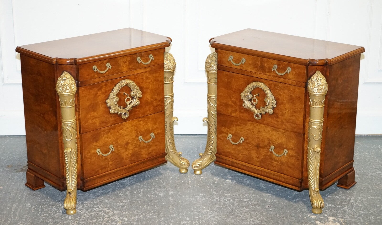 STUNNING PAIR FRENCH EMPIRE STYLE GOLD DETAILED BURR WALNUT BEDSIDES NIGHTSTANDS