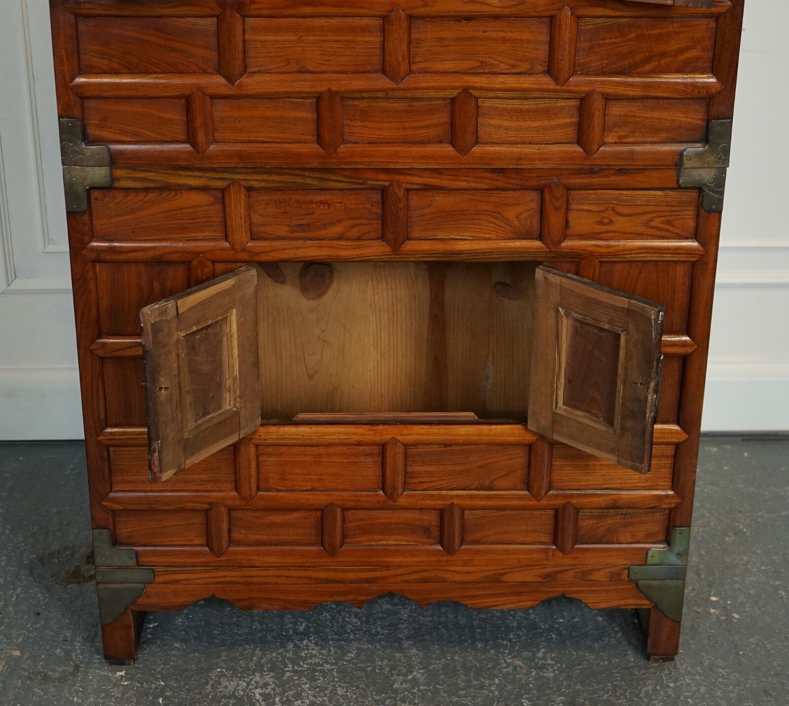 LATE 19TH CENTRY KOREAN ICH'UNG BUTTERFLY WEDDING CABINET CHEST BRASS FITINGS J1