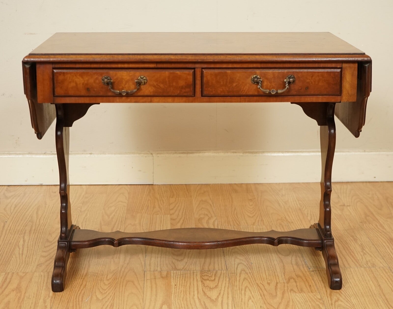 LOVELY BEVAN AND FUNNELL BURR WALNUT EXTENDING DROPLEAF SIDE END TABLE