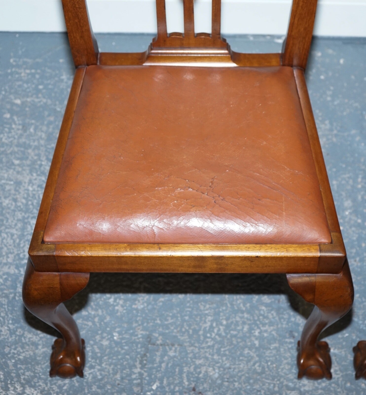 CHIPPENDALE STYLE 5 DINING CHAIRS WITH LEATHER SEATS PERFECT FOR ROUND TABLE