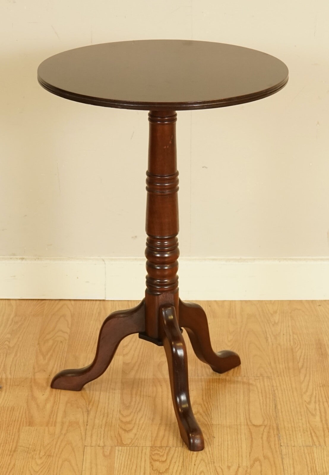 STUNNING VICTORIAN SIDE TABLE/WINE TABLE ON ELEGANT TRIPOD LEGS