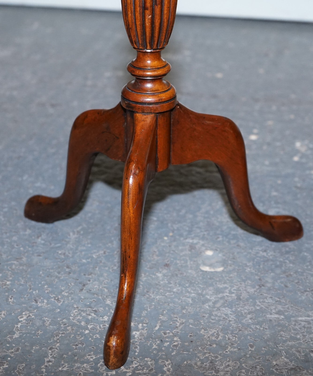 ANTIQUE 1920's MATCHED BROWN LEATHER TOP PAIR OF WINE END SIDE TABLE TRIPOD BASE
